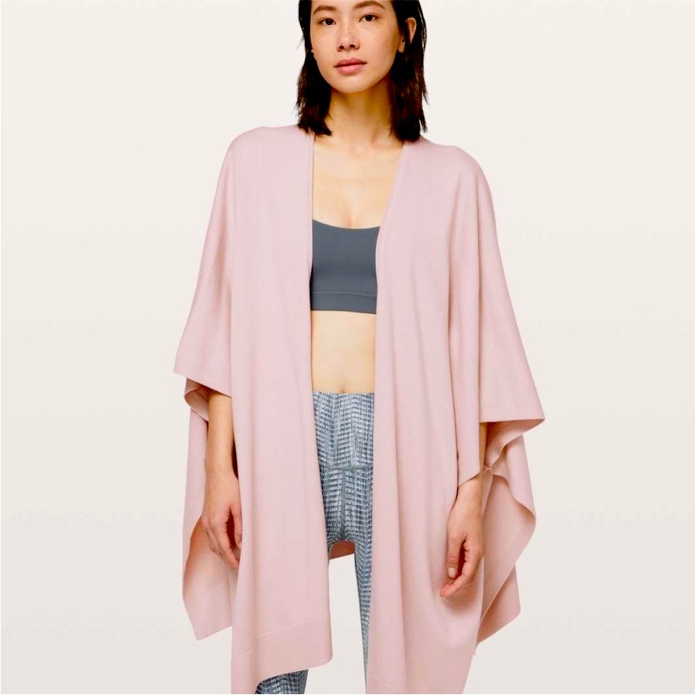 Lululemon l Free to Coast Wrap in Blush